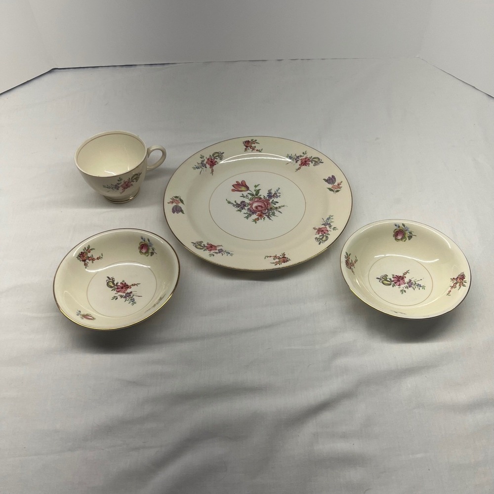 Homer Laughlin Eggshell Nautilus USA – Floral China Set –‎ 4 Pieces